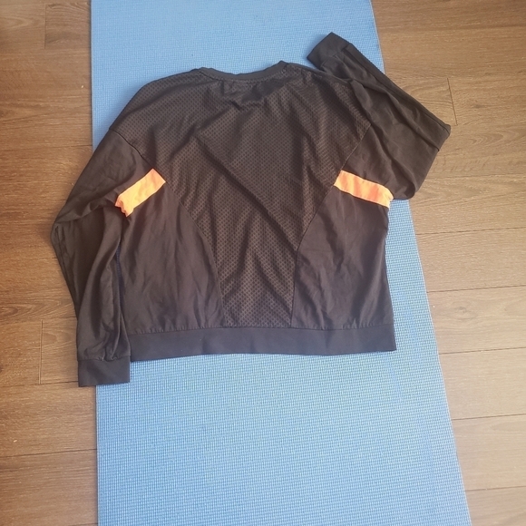 Hp. PUMA Way 1 Long Sleeve Top - Picture 5 of 10